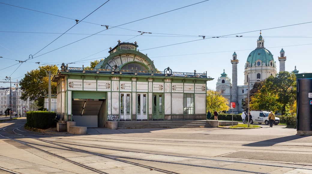 Karlsplatz Stadbahn Station which includes heritage architecture