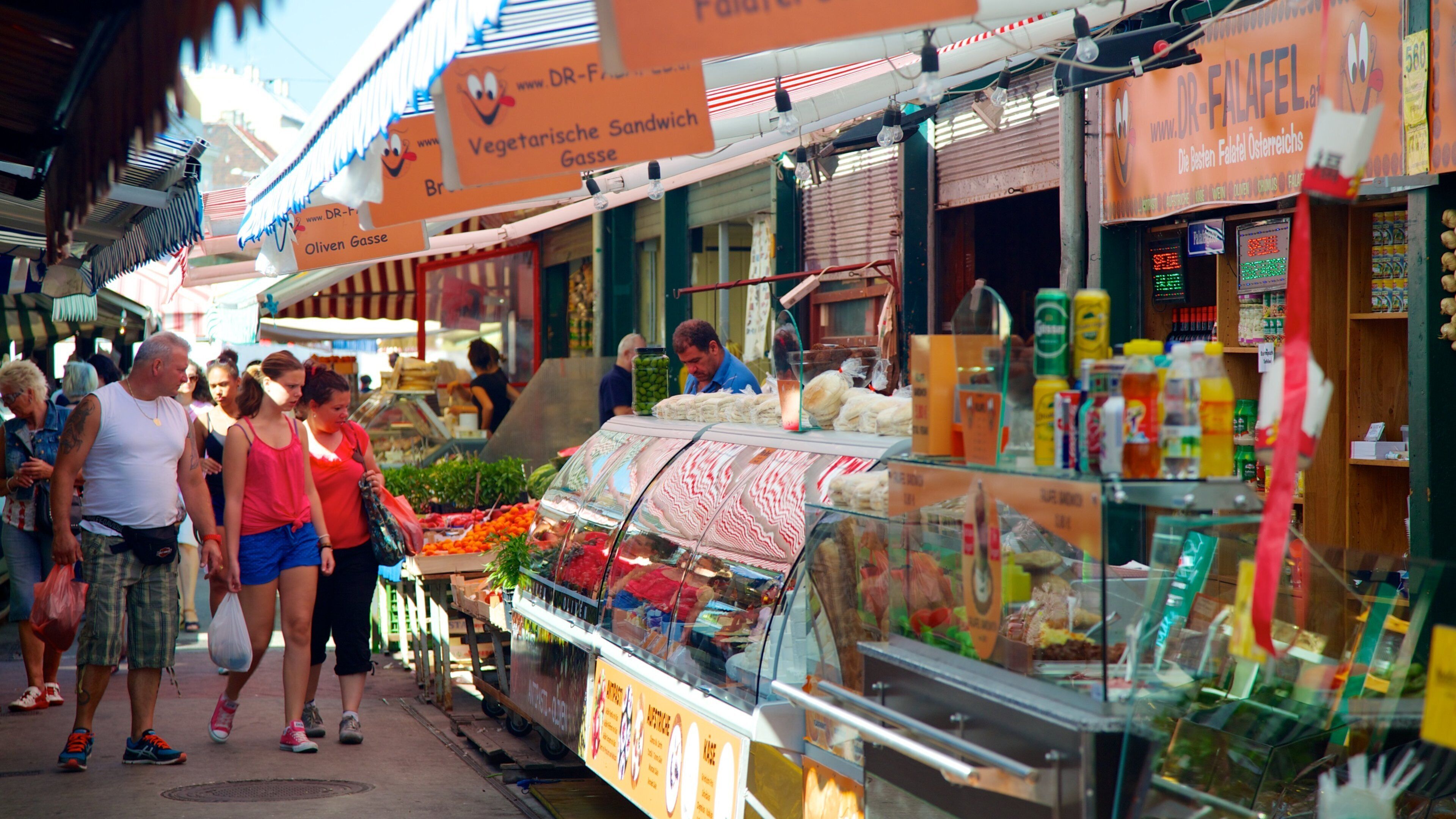 Naschmarkt montrant marchés, scènes de rue et nourriture