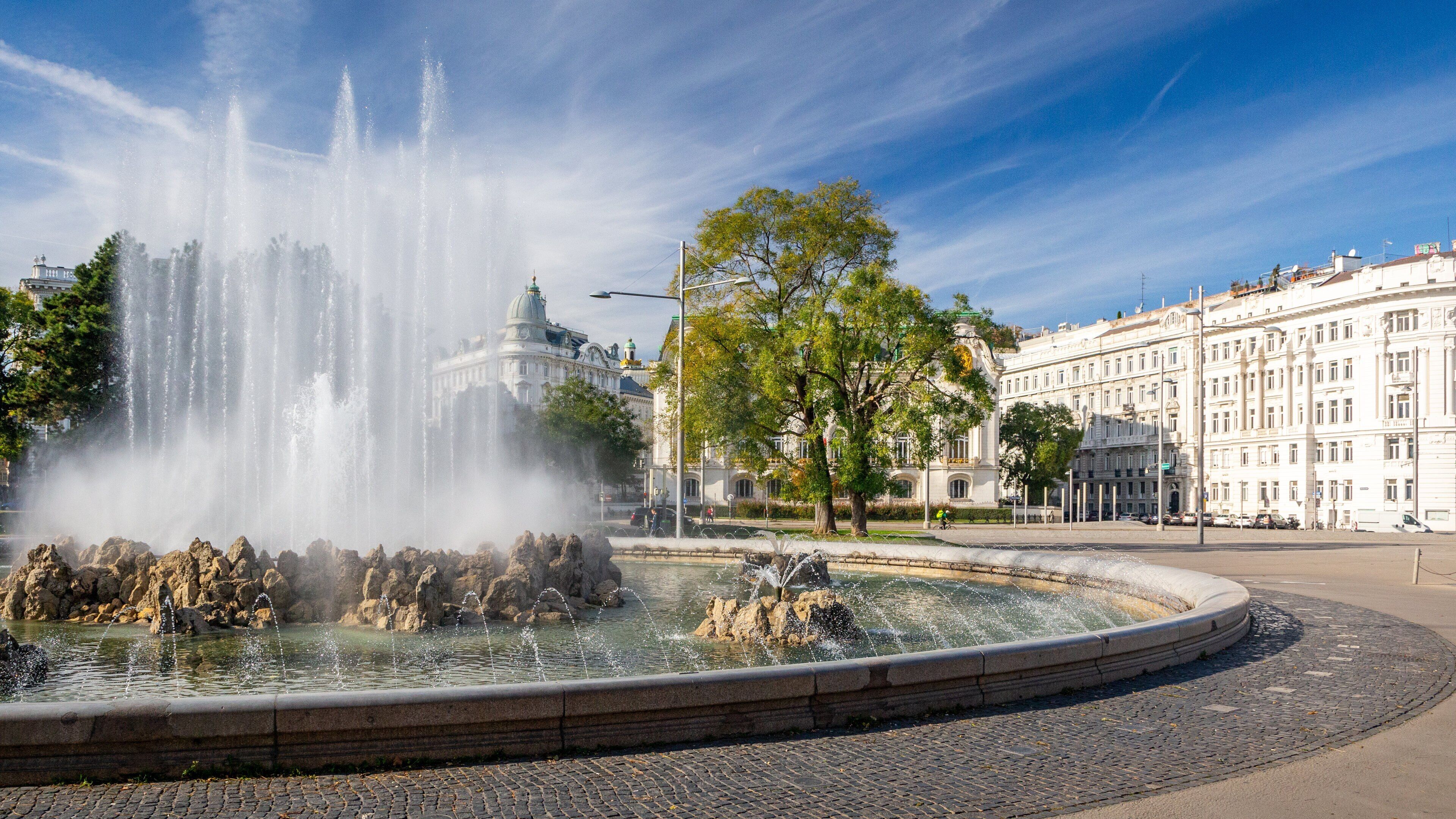 Soviet War Memorial which includes heritage architecture, a fountain and a square or plaza