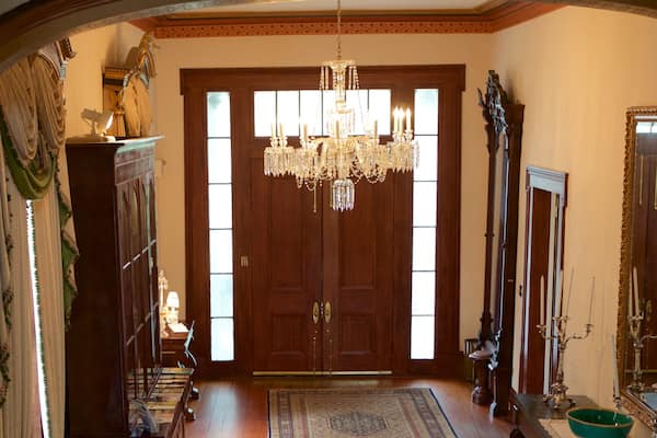 Bragg-Mitchell Mansion ofreciendo vistas de interior y una casa