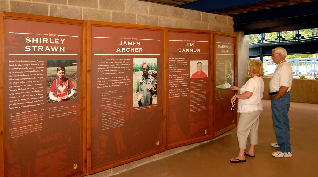 Crater of Diamonds State Park fasiliteter samt innendørs i tillegg til par