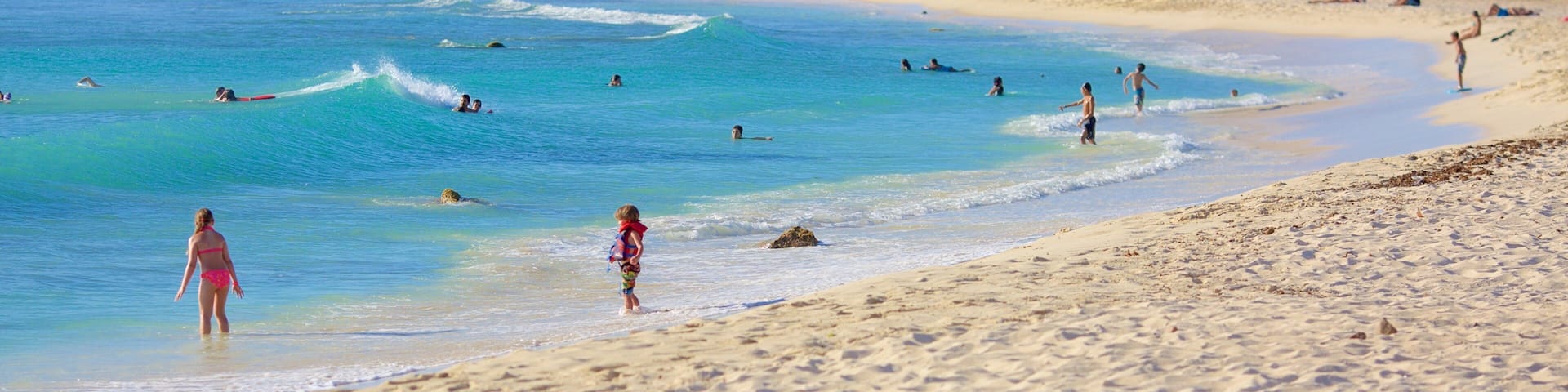 Arashi Beach som visar en sandstrand