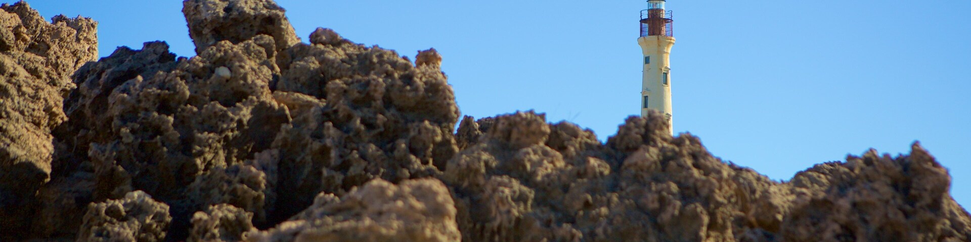 Faro de California ofreciendo un faro