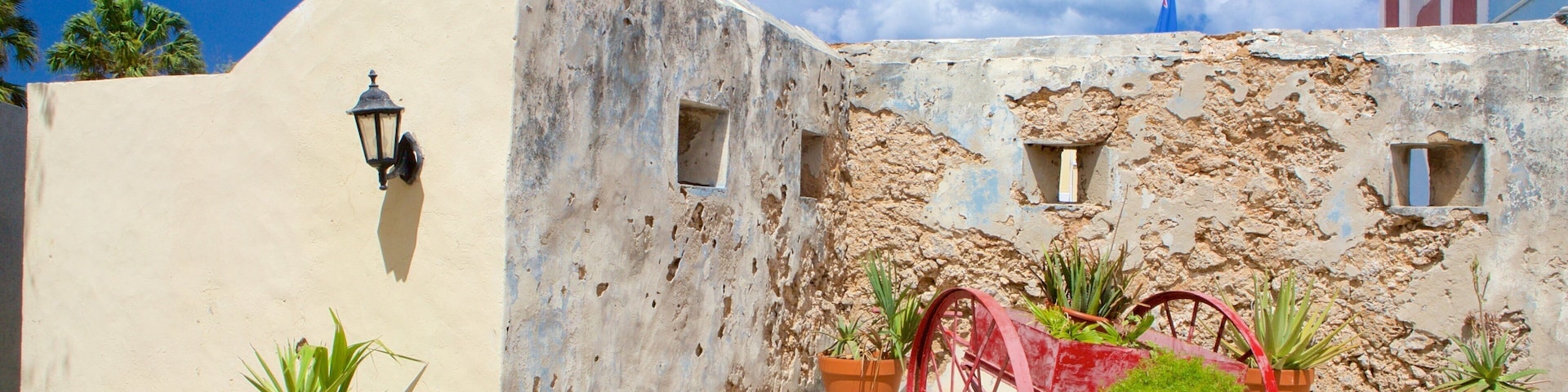 Fort Zoutman showing heritage elements and military items