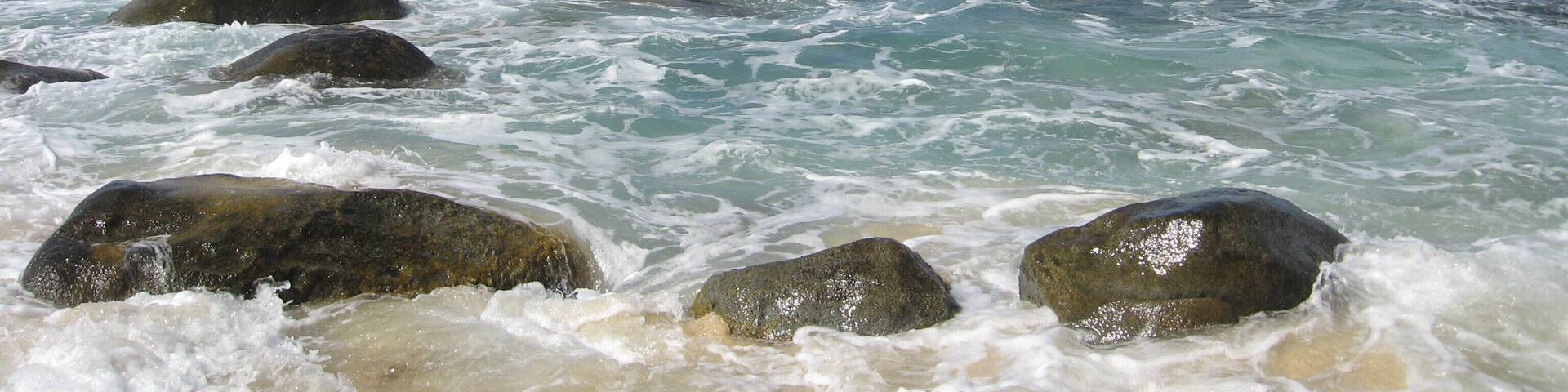 Many people don't know that "The Baths" are on the island of Virgin Gorda. Hidden away, if you drive by you'd think it was just a view of the ocean from a cliff. Park and walk down the cliff and you have a spectacular sight of huge boulders that sit in the water with breathtaking scenery. You can walk on some of the boulders, swim around them in places and the water is pristine and blue. #BeachTips
