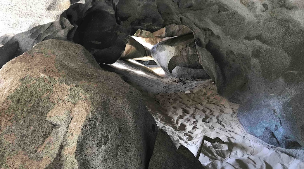 More places to get lost. This one sans water.