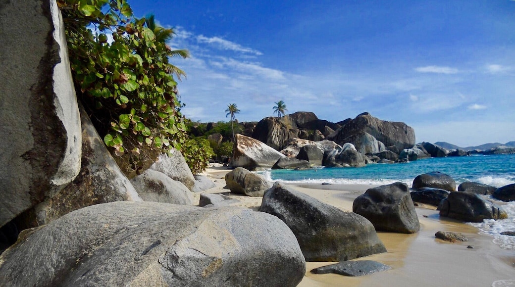 The Baths at Virgin Gorda -British Virgin Islands
What fun exploring this unique place !
#beachbound
#waterlust
#BVI #rockon
#virgingorda #sunsail