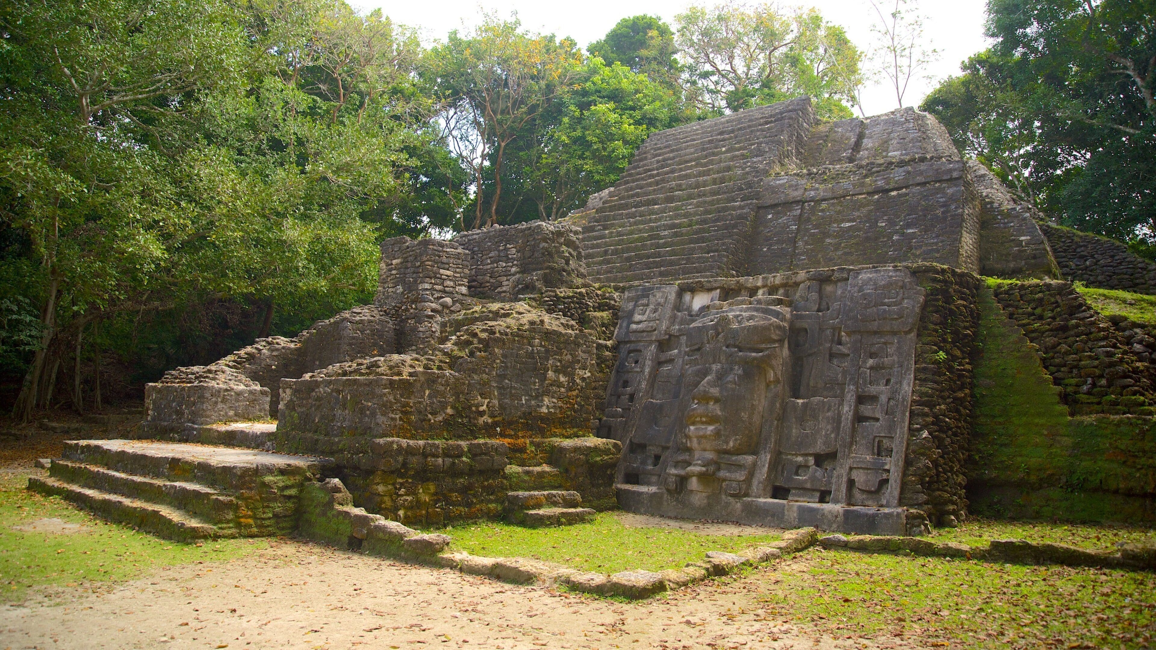 Lamanai featuring heritage elements and indigenous culture