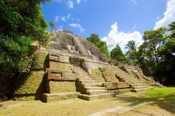Lamanai showing heritage elements and indigenous culture