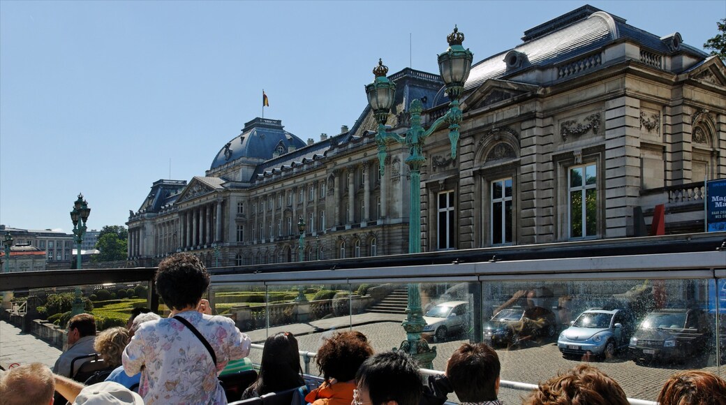 Palacio Real de Bruselas ofreciendo patrimonio de arquitectura, un castillo y un edificio administrativo