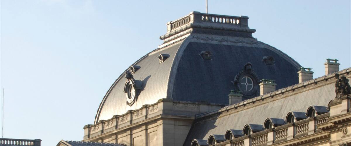 Palazzo Reale di Bruxelles che include architettura d\'epoca, edificio amministrativo e castello o palazzo