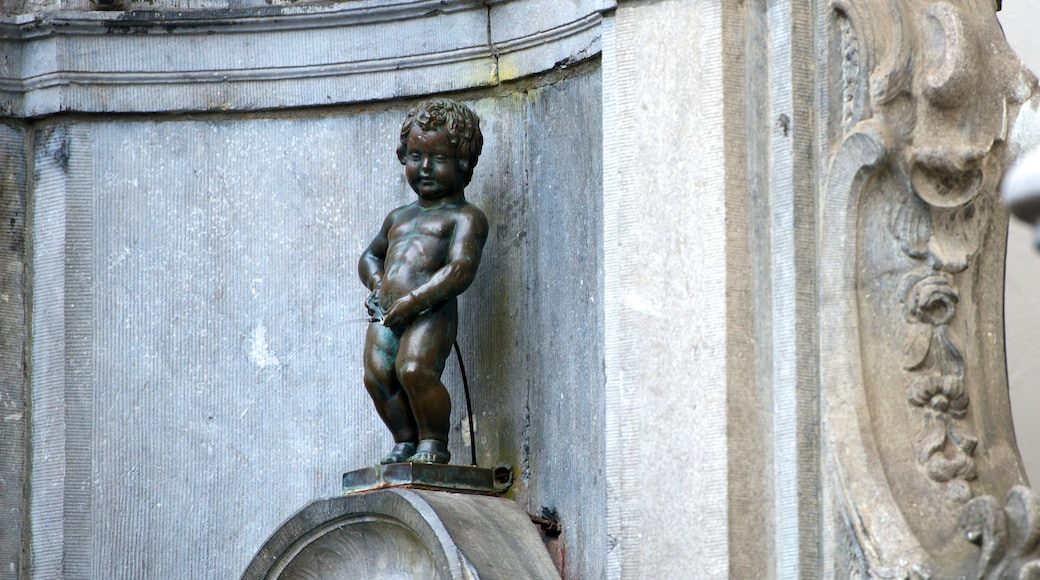 撒尿小童雕像 呈现出 雕像或雕塑 和 藝術