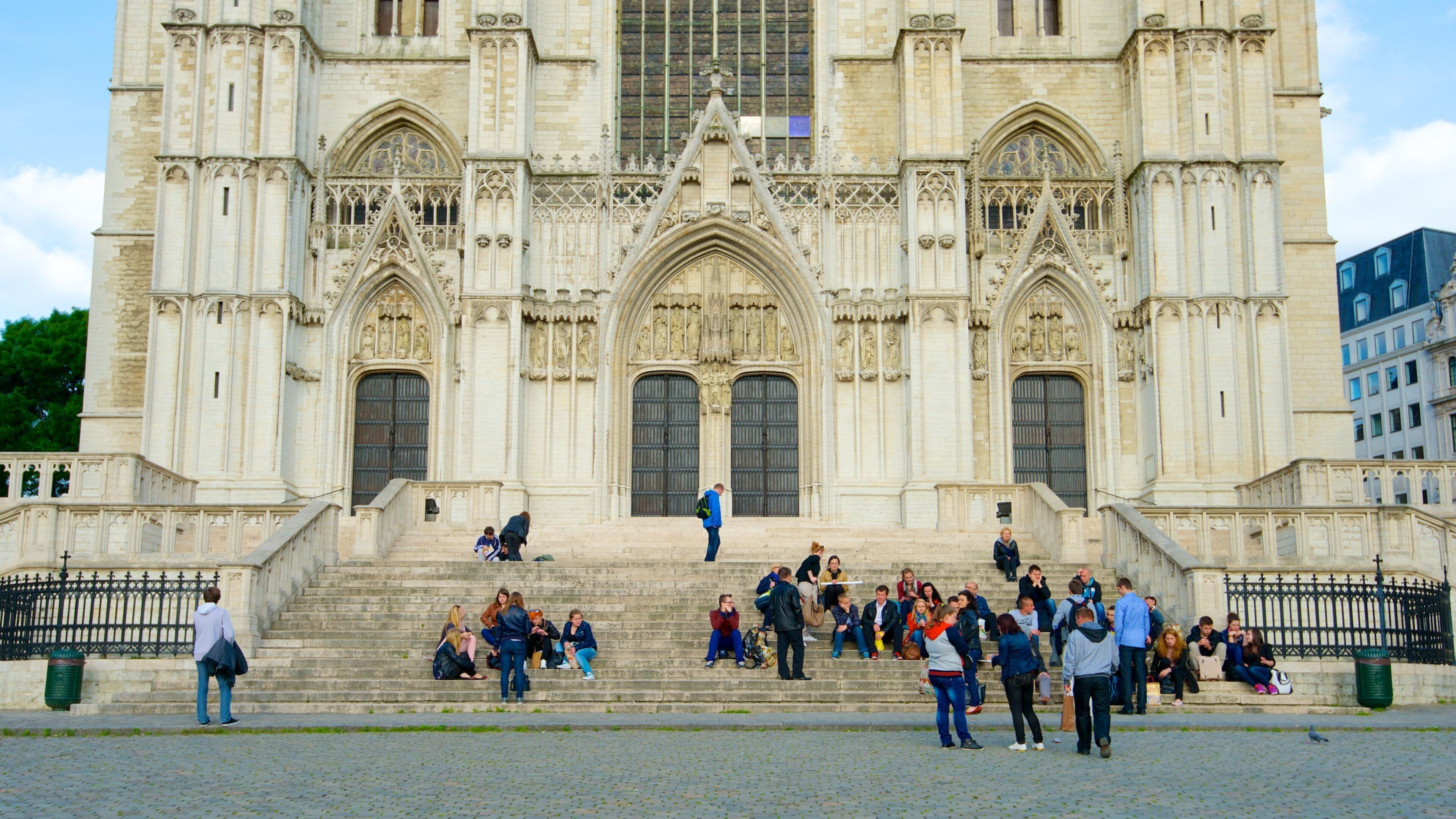 St. Michael and St. Gudula Cathedral showing heritage architecture, religious aspects and a church or cathedral