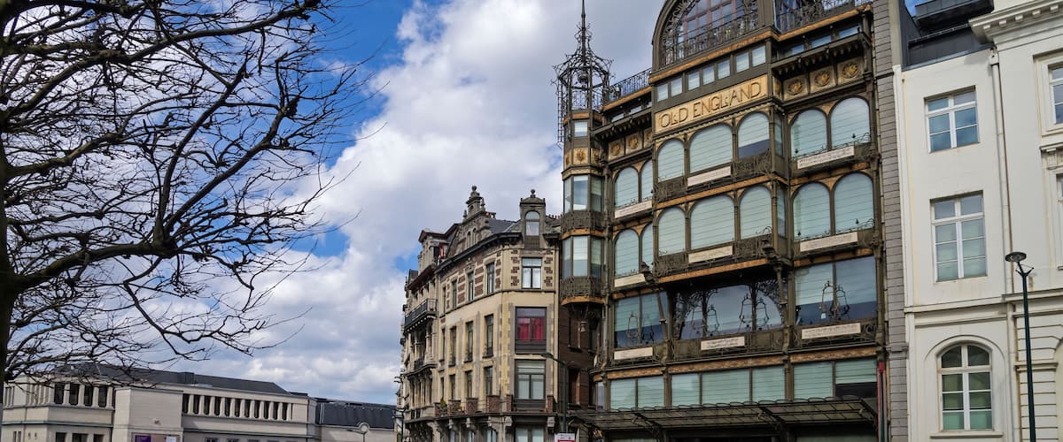 The facade of the building in Art Nouveau style.