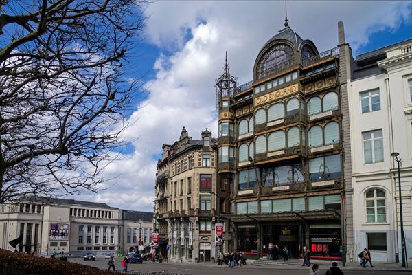 The facade of the building in Art Nouveau style.
