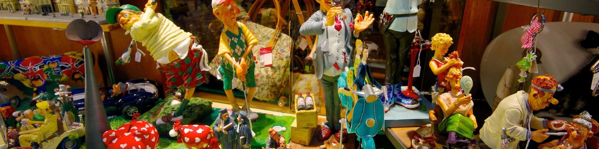 Galeries St. Hubert showing markets and interior views