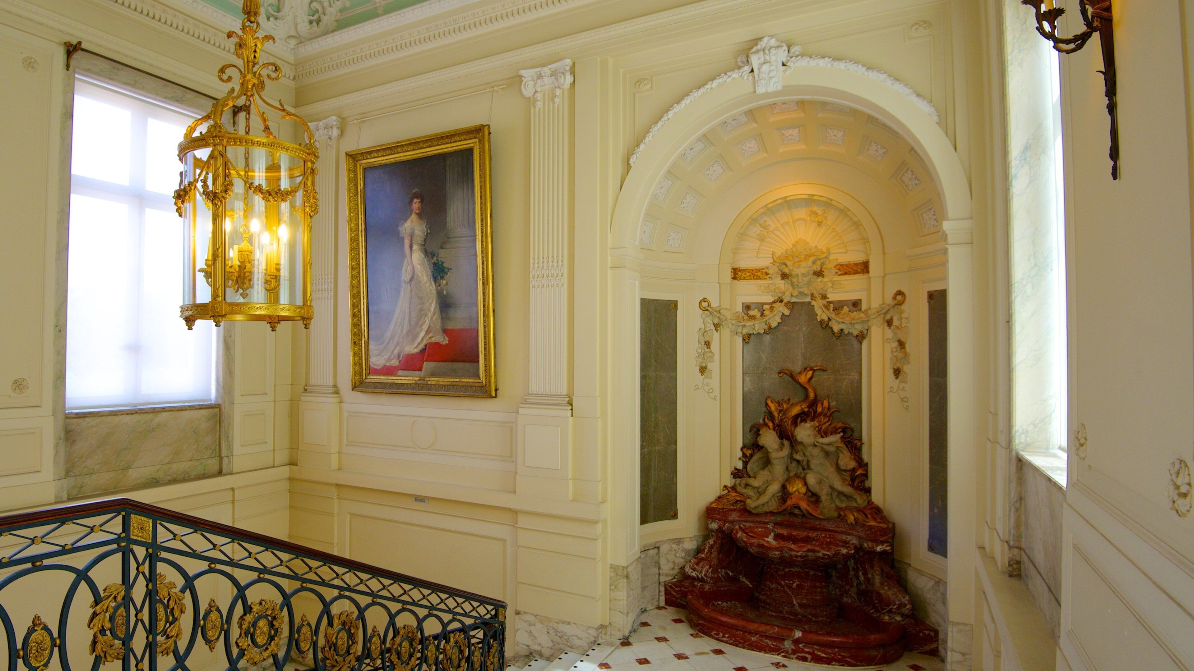 Bellevue Museum featuring interior views