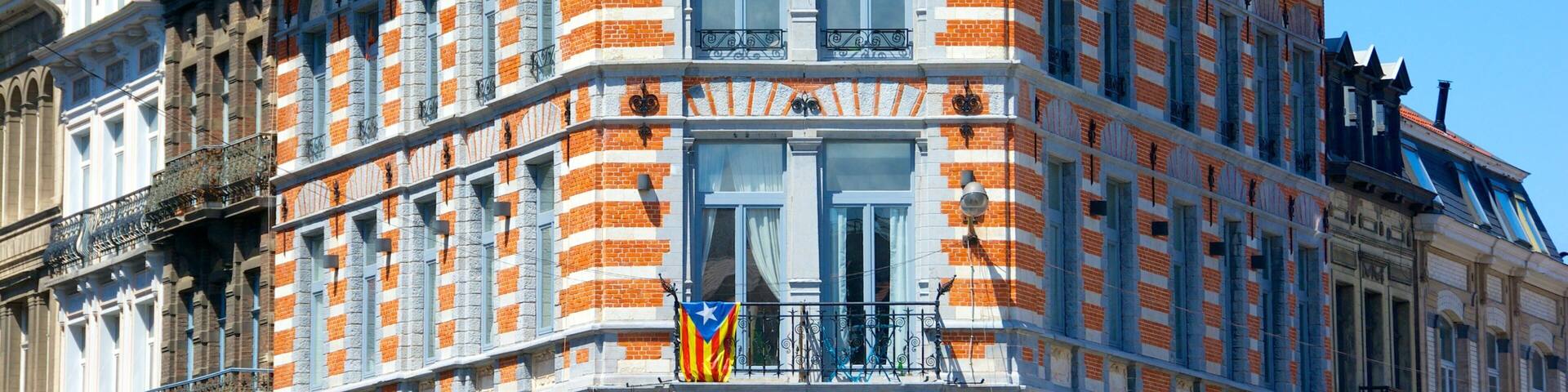 Place du Grand Sablon featuring heritage architecture and a city
