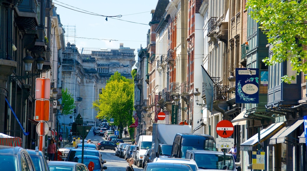 Place du Grand Sablon som omfatter gadeliv og en by