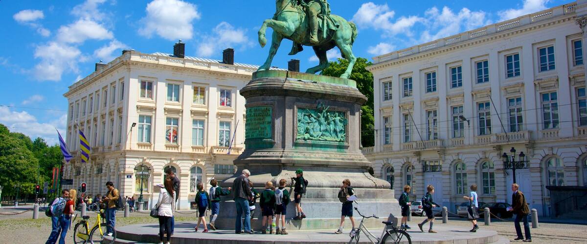 Brussels which includes a city, a statue or sculpture and street scenes