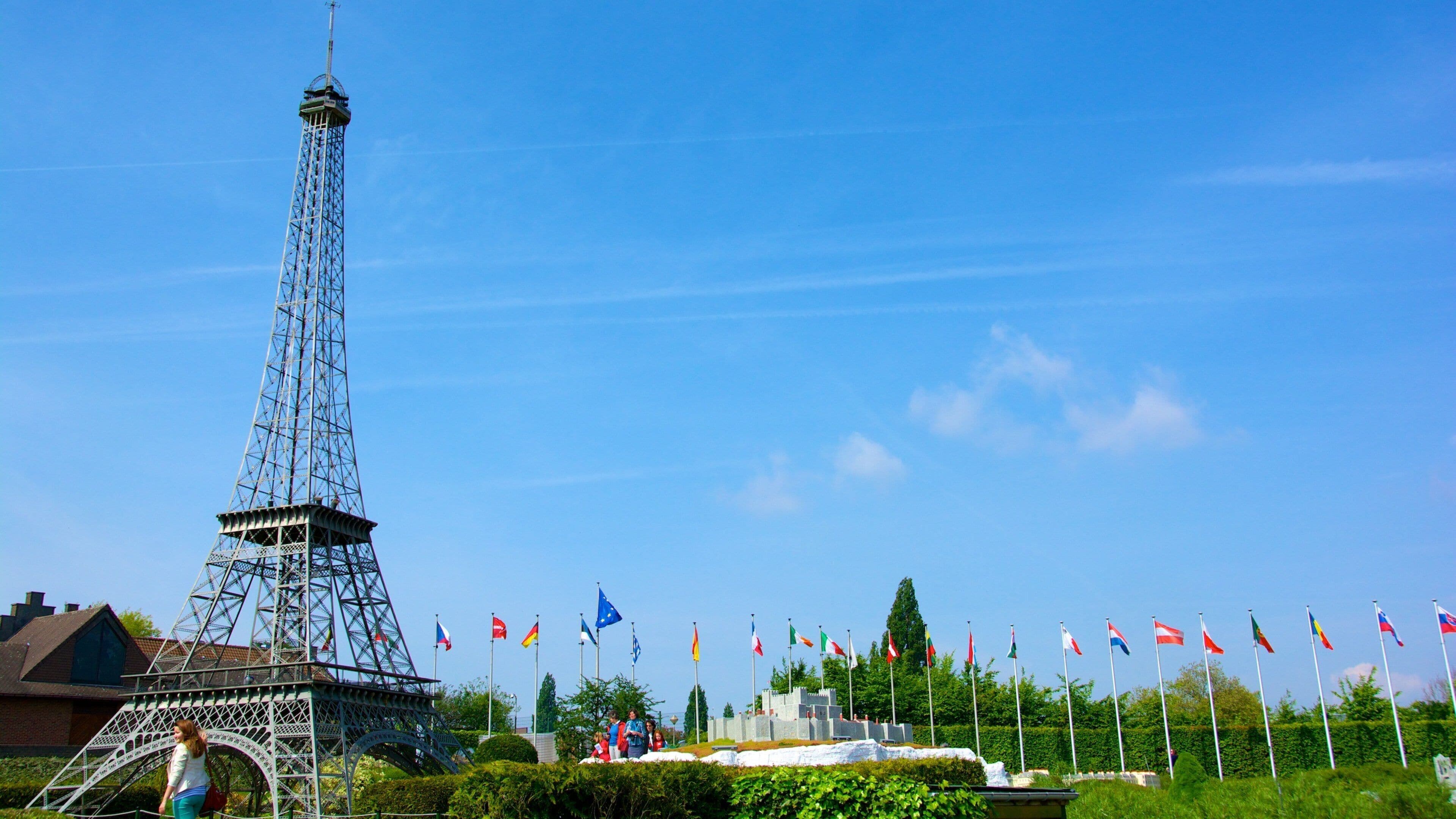 Mini-Europe showing rides, outdoor art and skyline
