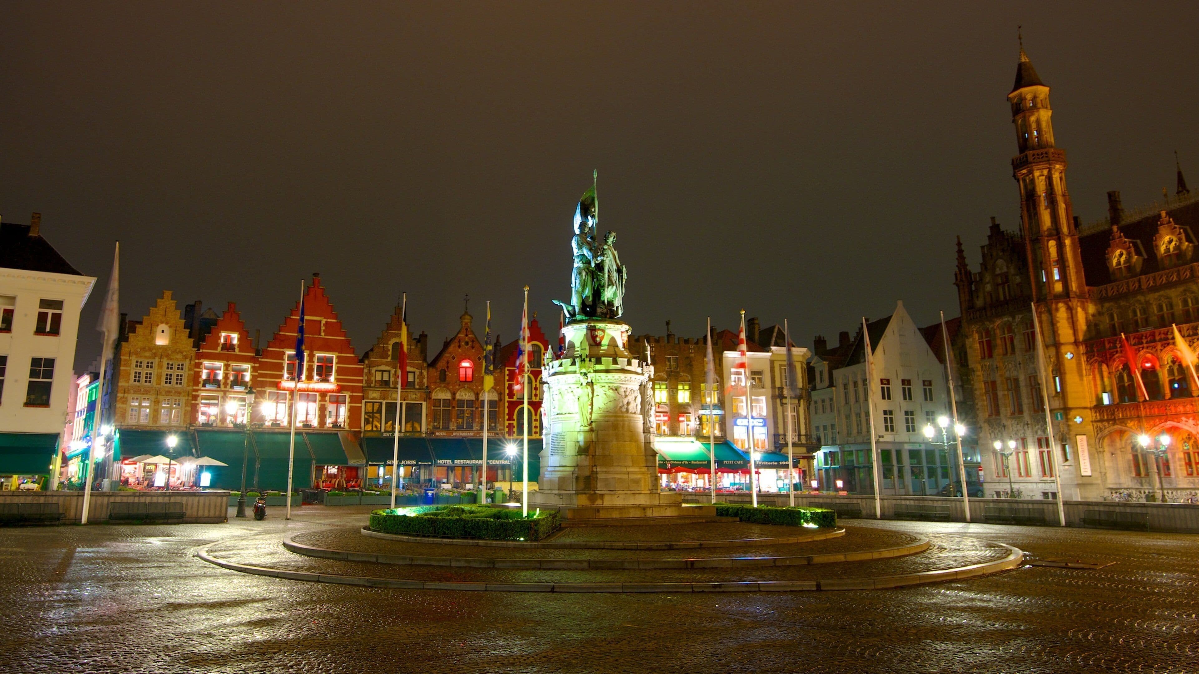 Bruges Market Square which includes night scenes, a statue or sculpture and street scenes