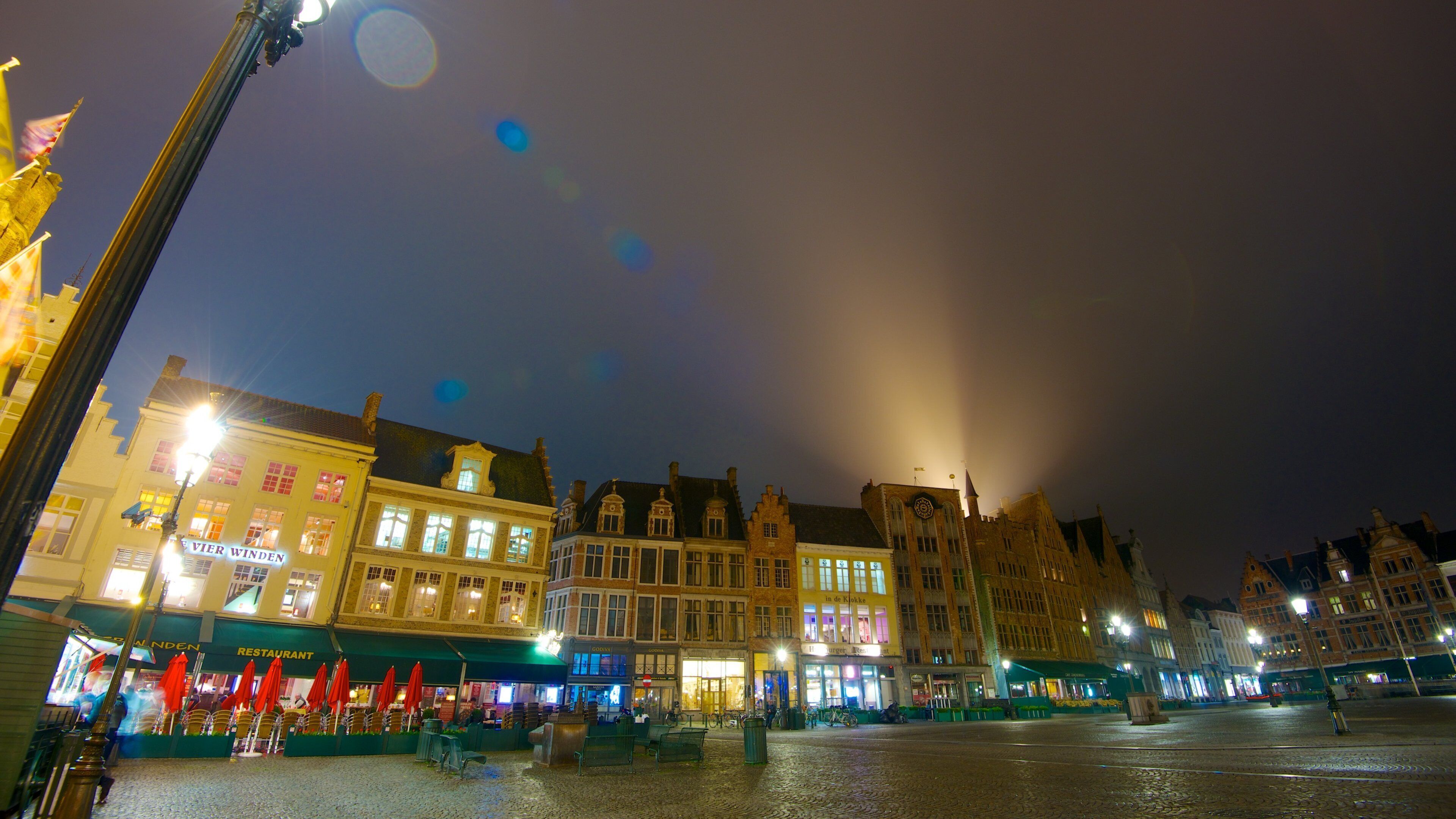 Grote Markt ofreciendo escenas de noche, una ciudad y imágenes de calles