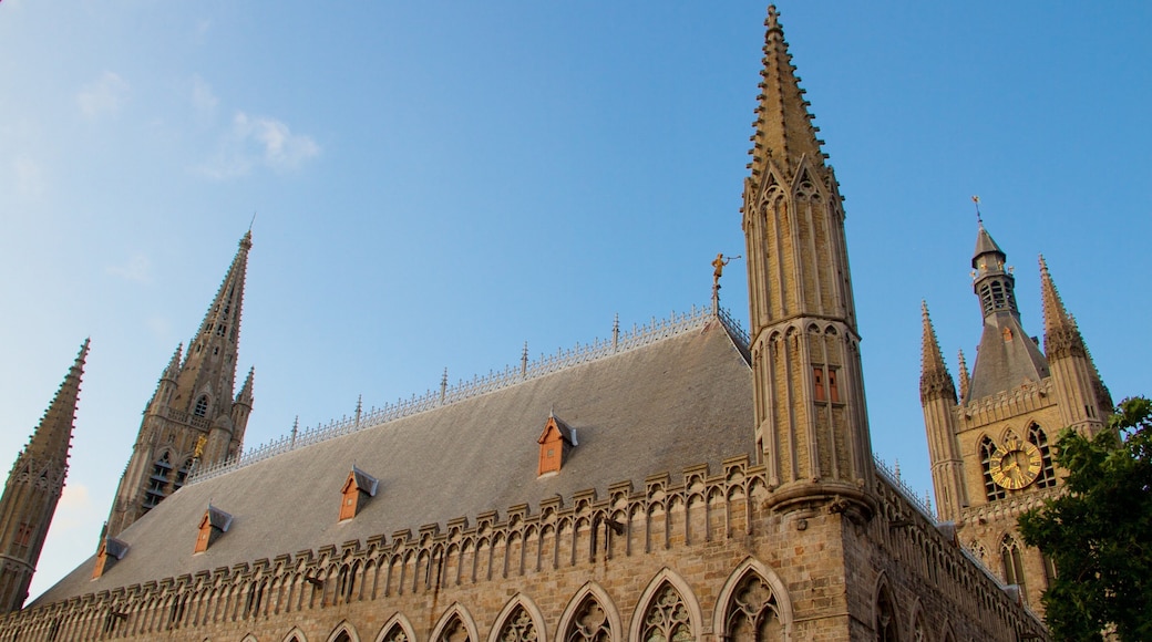 Lakenhalle bevat historische architectuur en historisch erfgoed