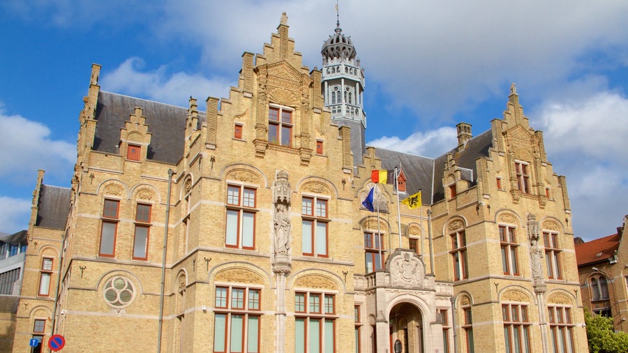 Piazza del Mercato di Ypres caratteristiche di oggetti d\'epoca e architettura d\'epoca