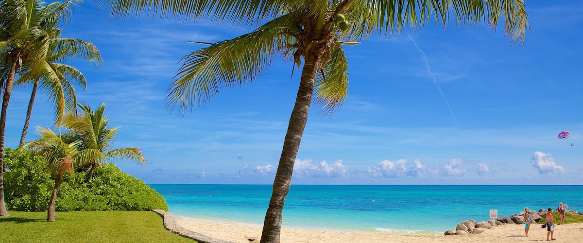Lucaya Beach que incluye una playa