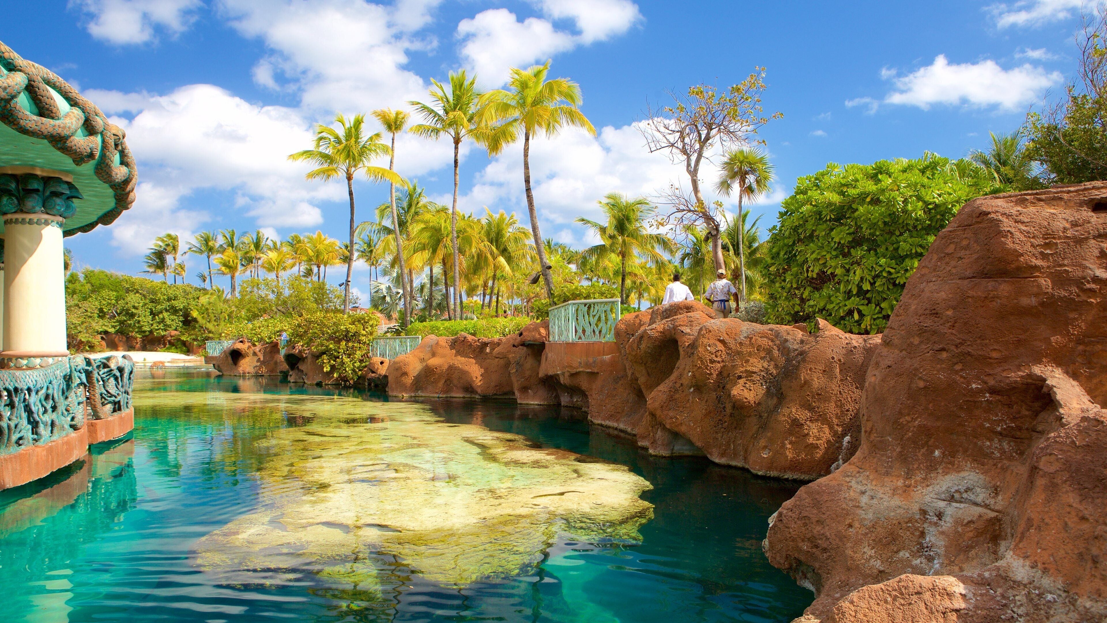 Aquaventure som inkluderer innsjø og karusell