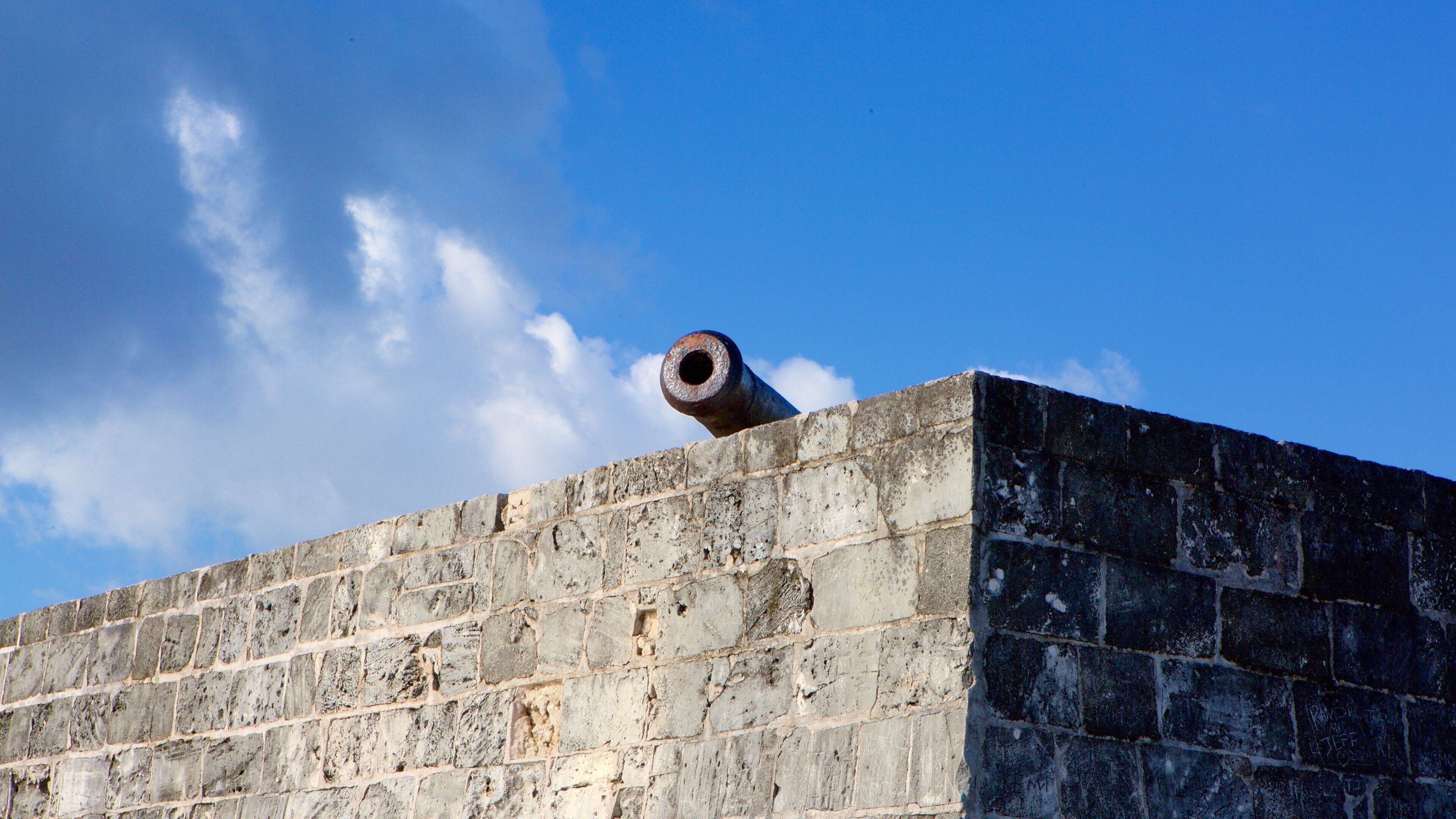 Fort Montagu which includes heritage elements