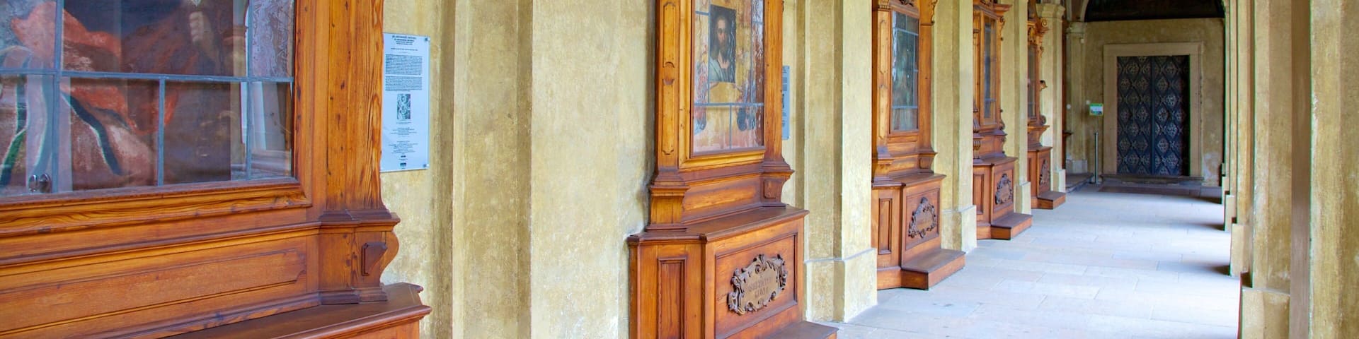 Loreta Monastery and Treasury which includes interior views, heritage architecture and a church or cathedral