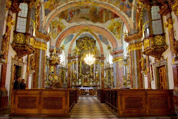 Loreta Monastery and Treasury showing interior views, a church or cathedral and heritage architecture