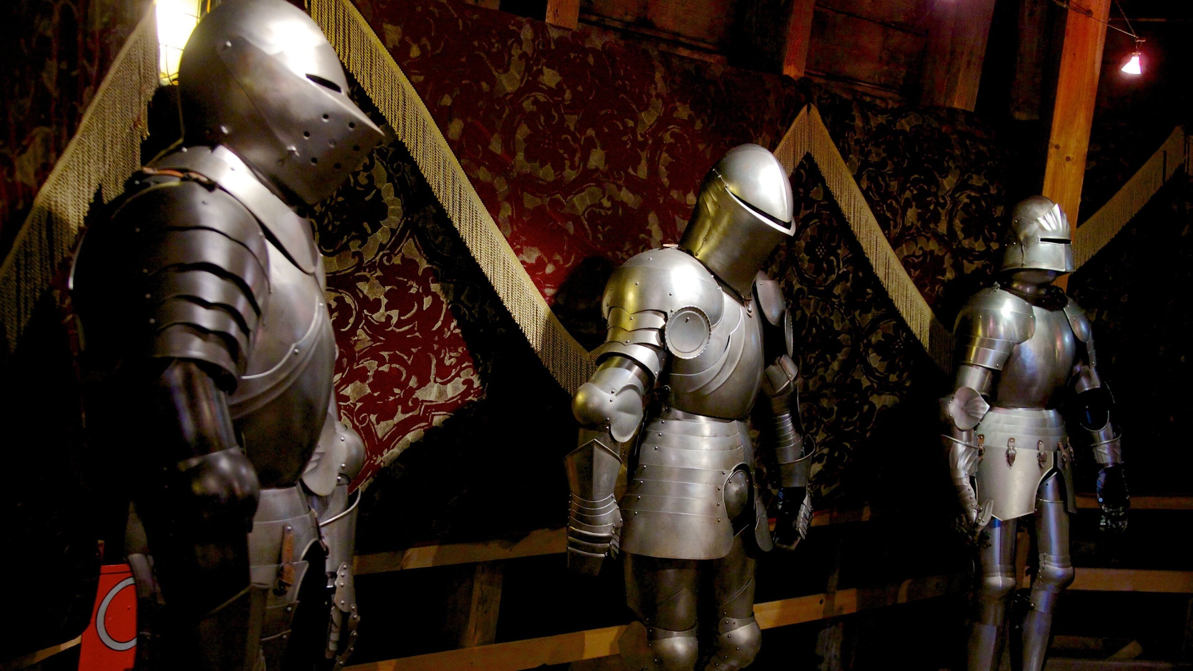 Tour Poudrière qui includes vues intérieures