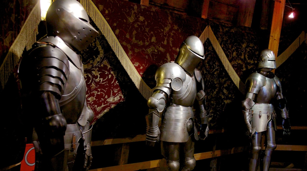 Tour Poudrière qui includes vues intérieures