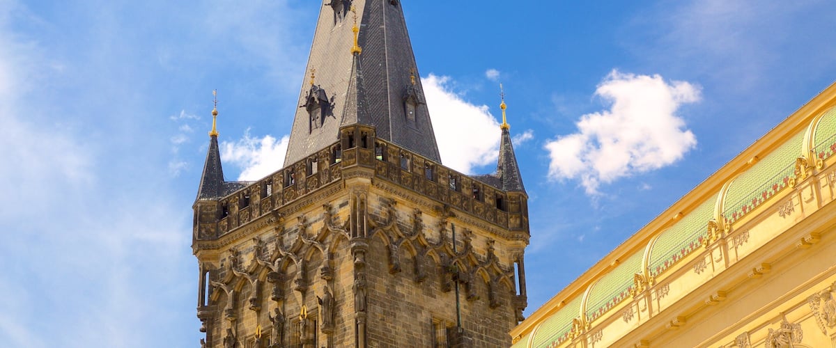 Pulverturm mit einem Geschichtliches und Stadt
