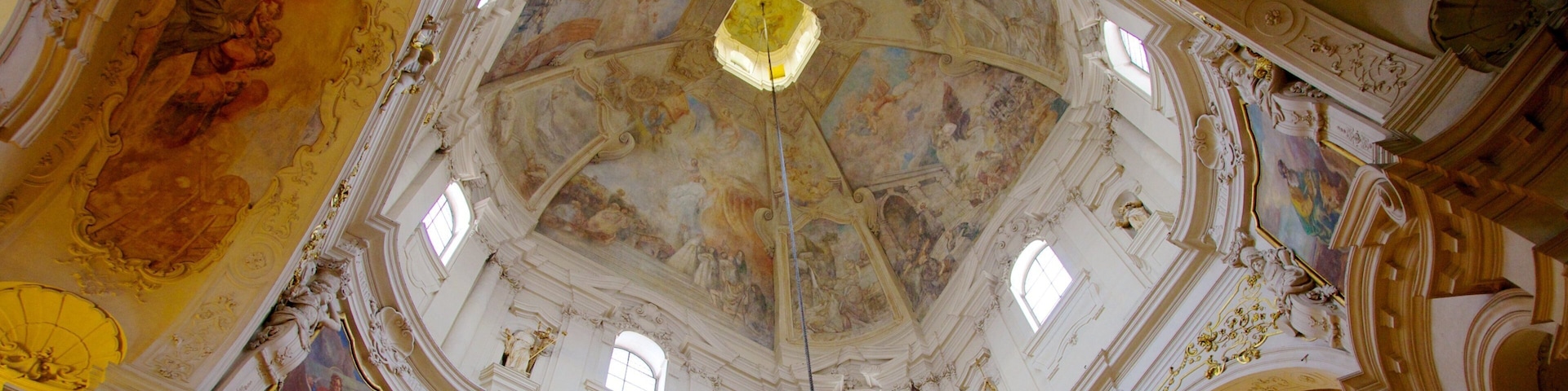 老城廣場聖尼古拉斯教堂 设有 內部景觀, 教堂或大教堂 和 遺跡建築