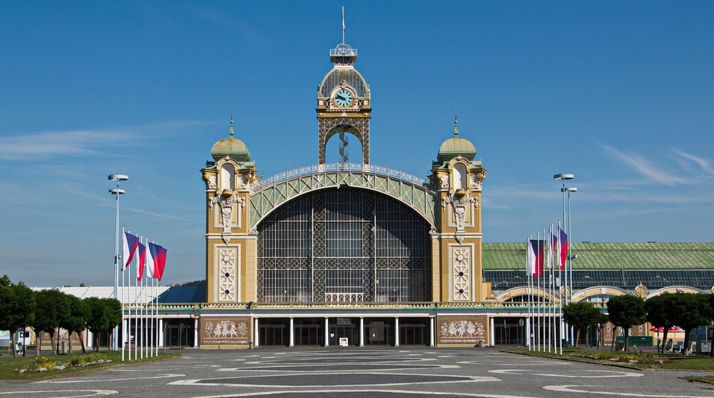 VeletrĆŸnĂ palĂĄc