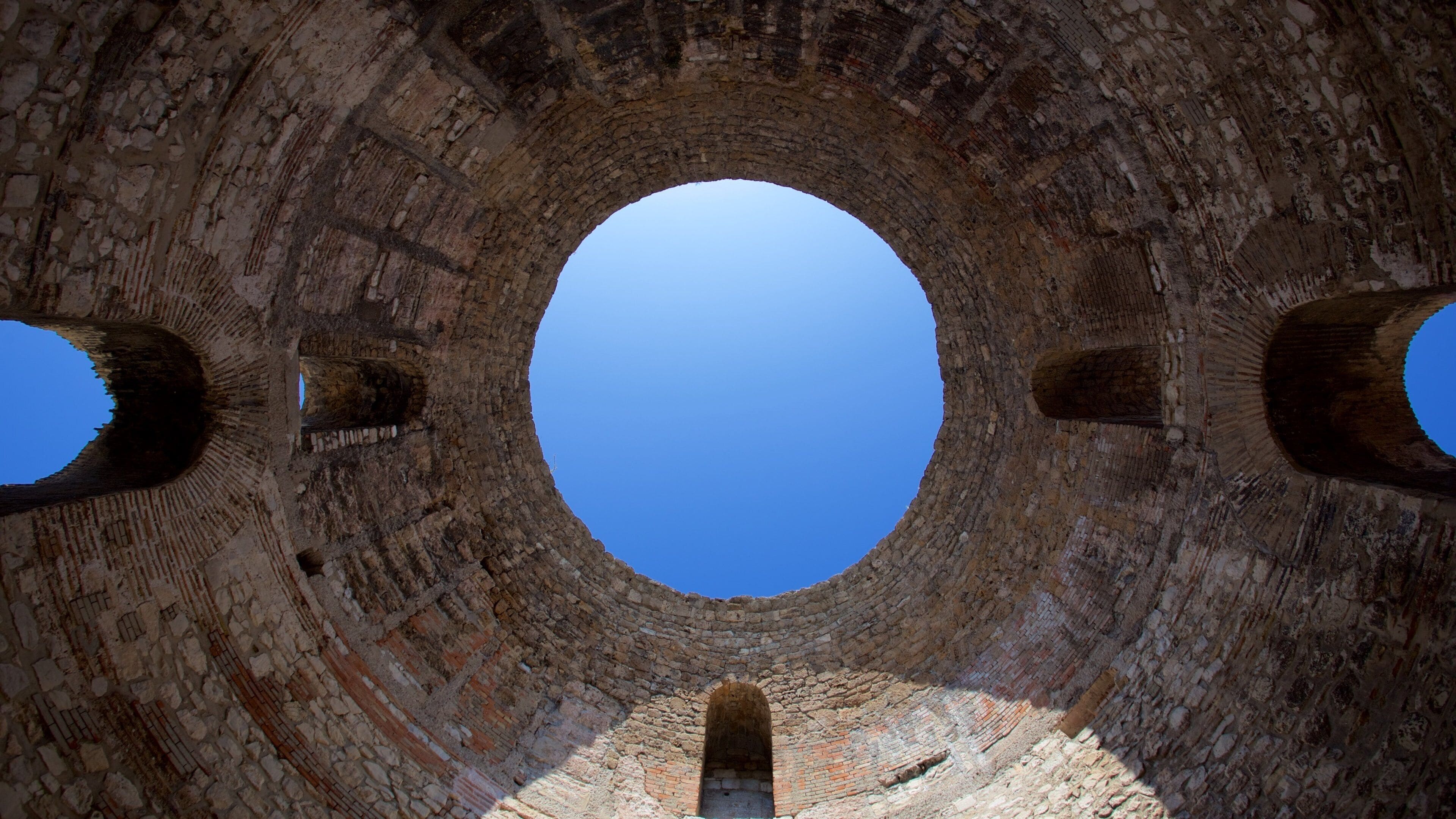 Diocletian\'s Palace featuring heritage elements