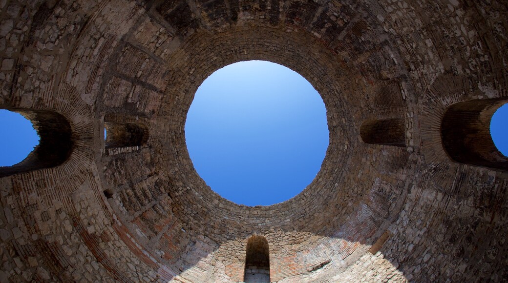 Diocletian\'s Palace featuring heritage elements