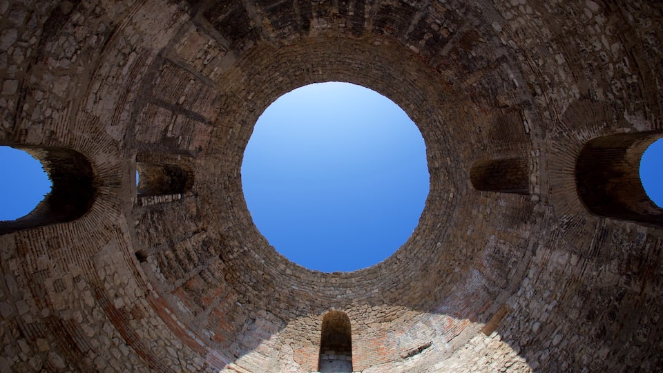 Diocletian\'s Palace featuring heritage elements