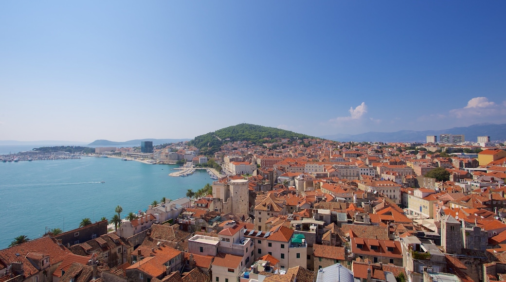 Diocletian\'s Palace showing general coastal views, a city and landscape views