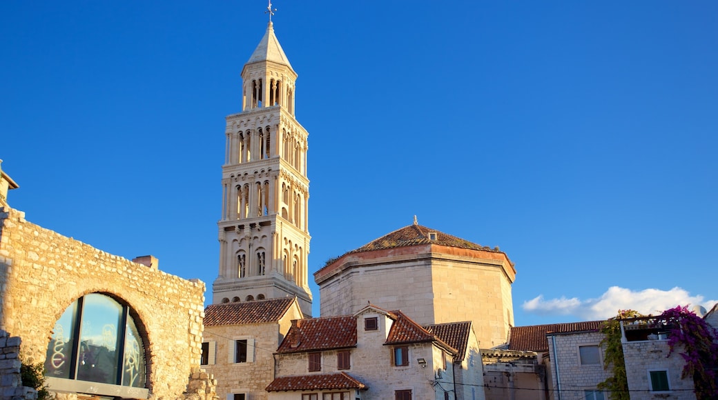 Diocletian\'s Palace showing heritage elements
