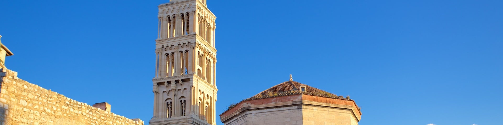 Diocletian\'s Palace showing heritage elements
