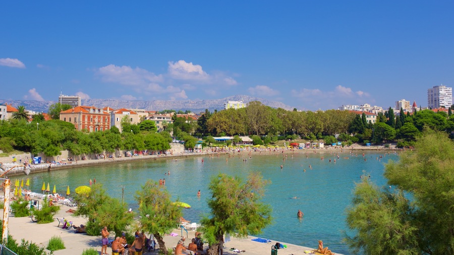 Bacvice Beach which includes general coastal views and a city