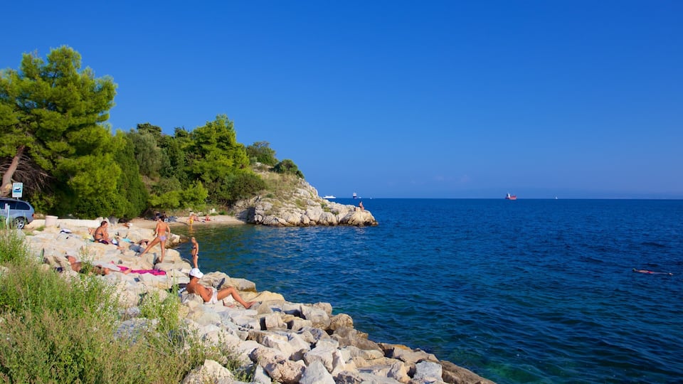 Kasuni Beach featuring general coastal views