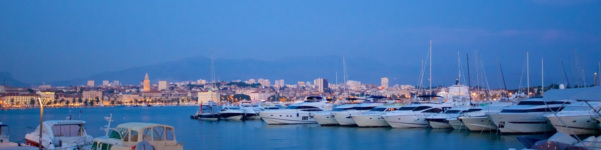 ์คํ๋ฆฌํธ ๋ง๋ฆฌ๋ ์ด ํฌํจ ๋ง๋ฆฌ๋ ๊ณผ ์ผ๊ฒฝ