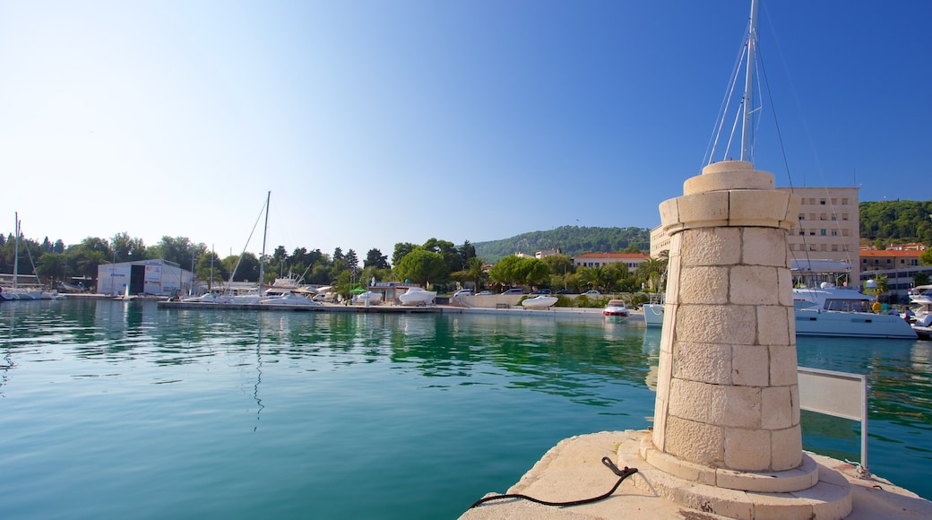 Marina de Split qui includes voile et baie ou port