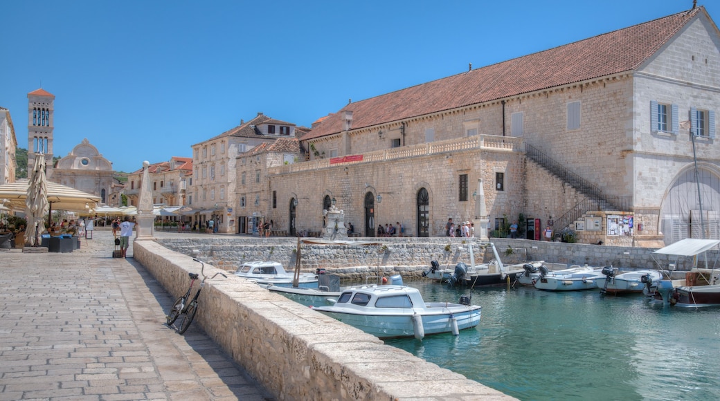 Hvarin kaupungin entinen arsenaali ja teatteri